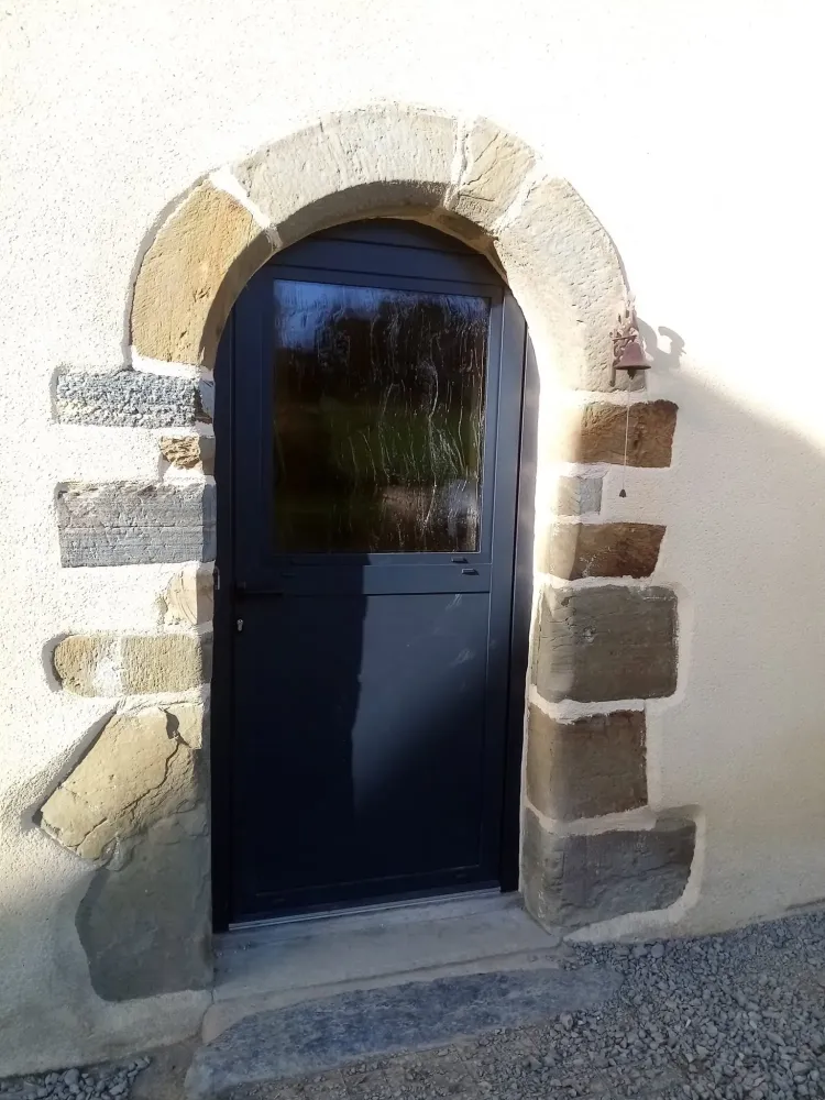 Pose de porte d'entrée à Teillay